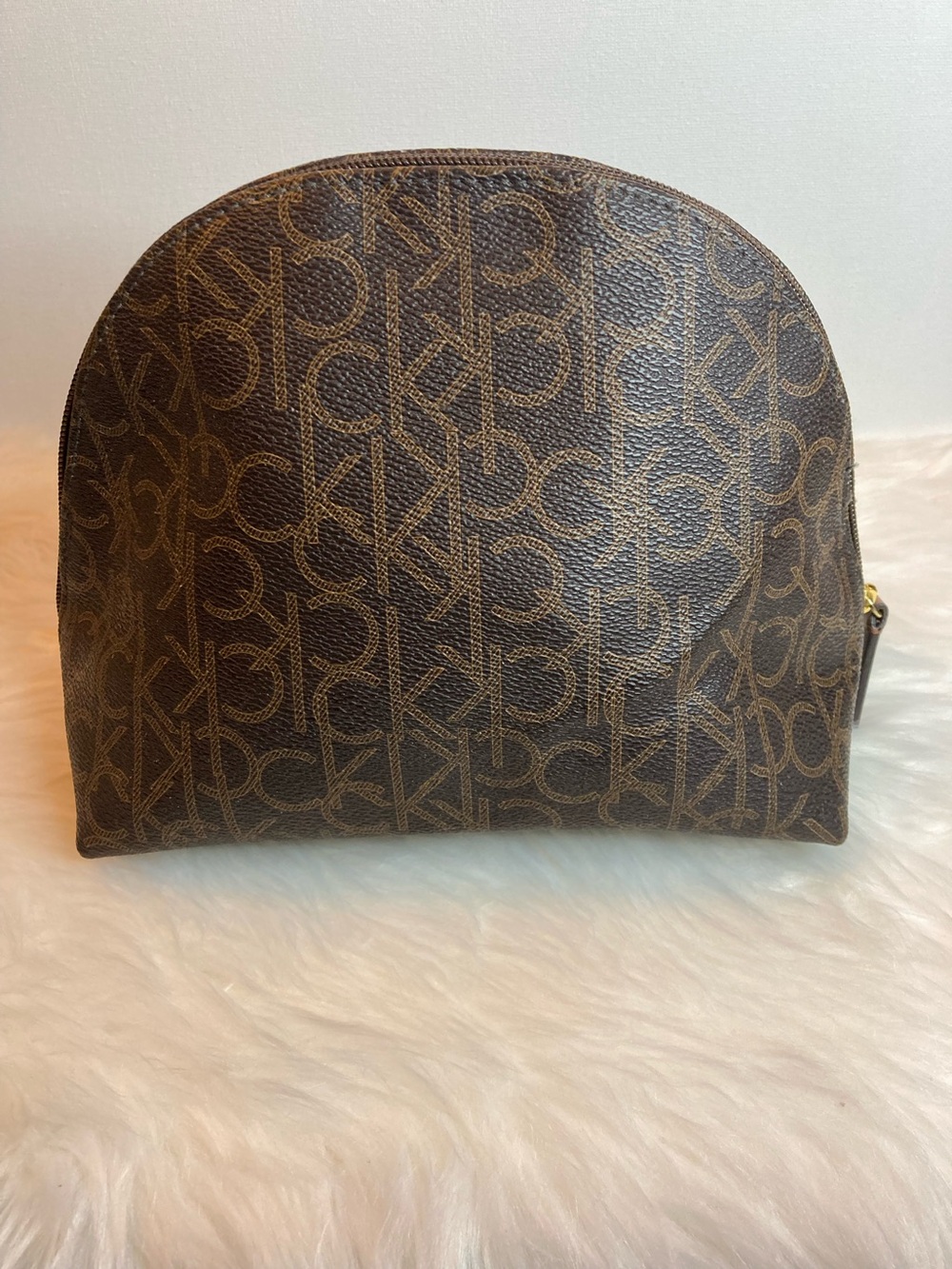 Calvin Klein Brown Monogram Cosmetic Case - NWOT - Picture 2 of 5